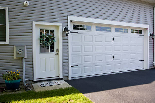 24/7 Emergency Garage Door Panel Replacement experts in Thousand Palms, CA